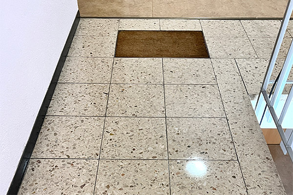 Treppenhaus- & Tiefgaragenreinigung