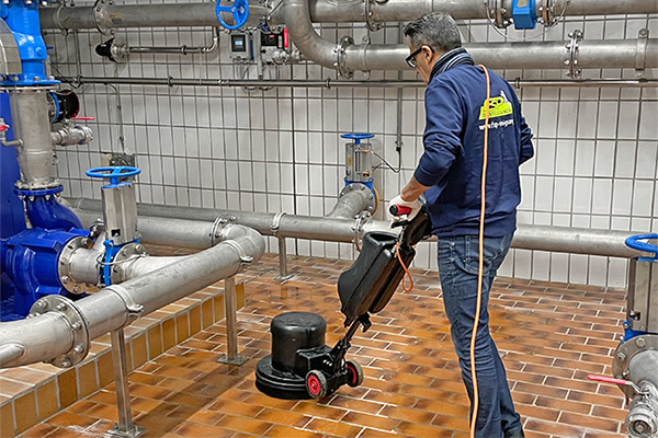 Treppenhaus- & Tiefgaragenreinigung